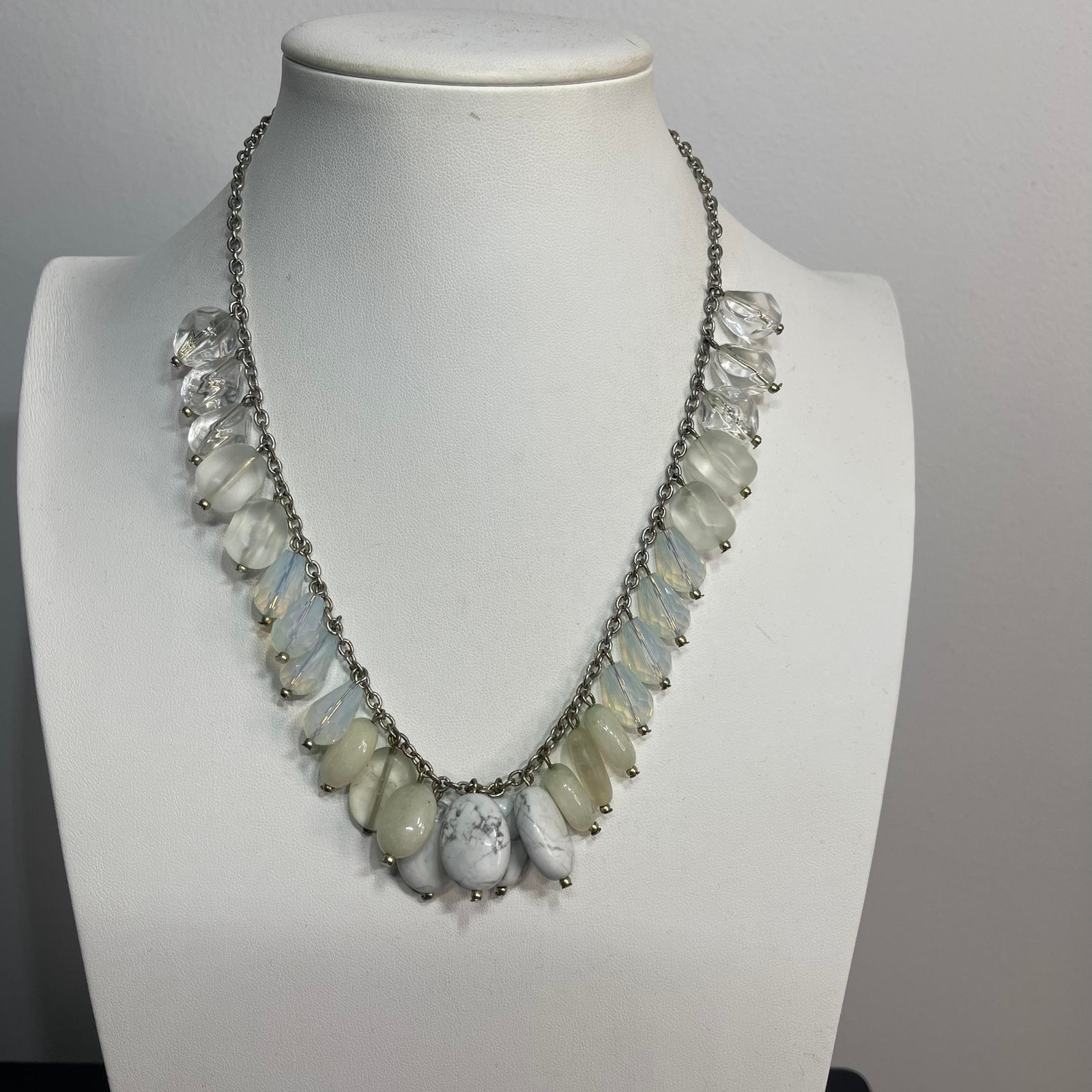 Loft Ann Taylor Necklace Gold Tone Chain Link White Cream Faceted Stones Beads